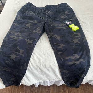 Psycho bunny camo pants